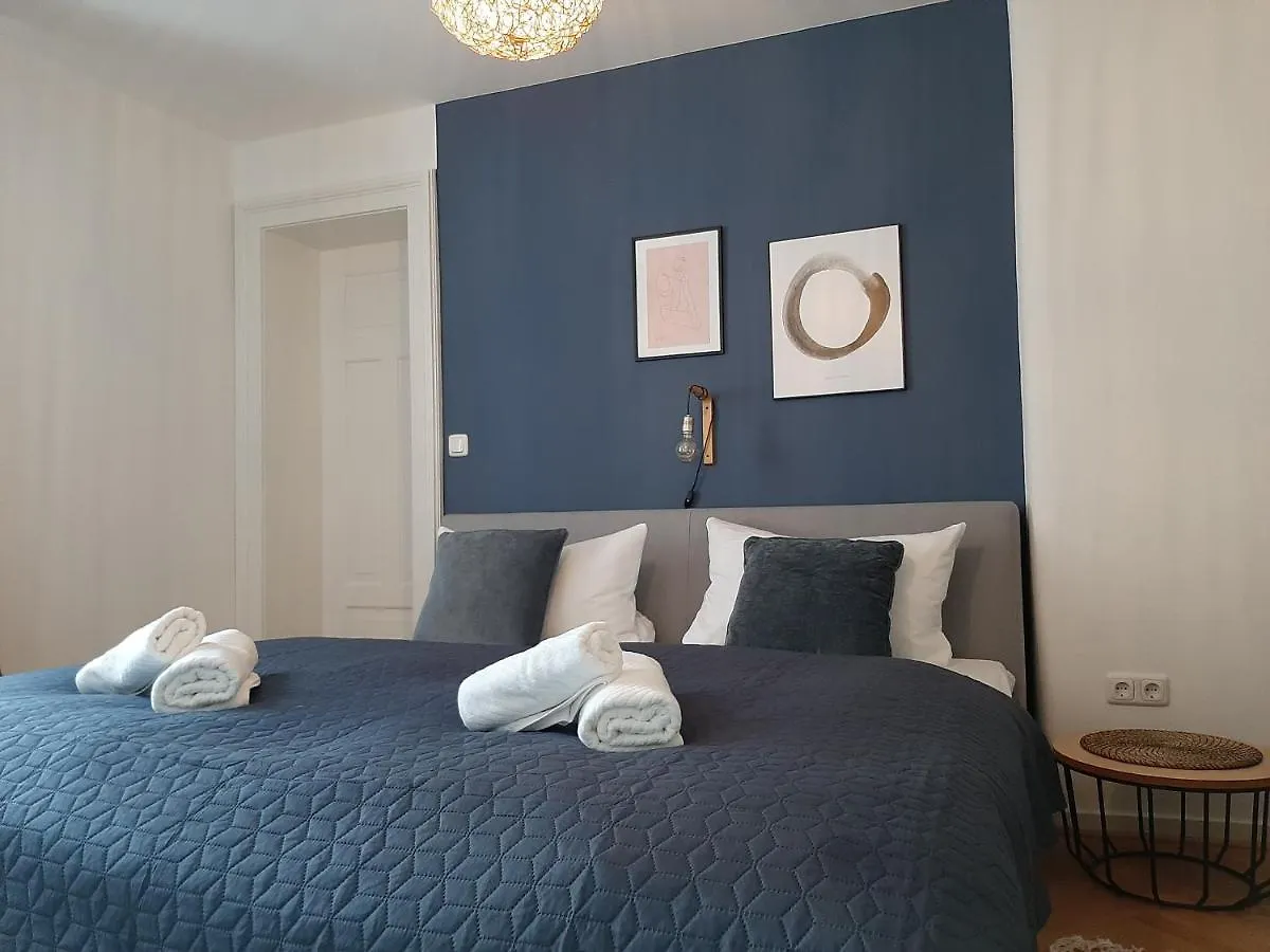 Zentrale Lage I Historisch I Parkplatz I Fahrradkeller Appartement Straubing