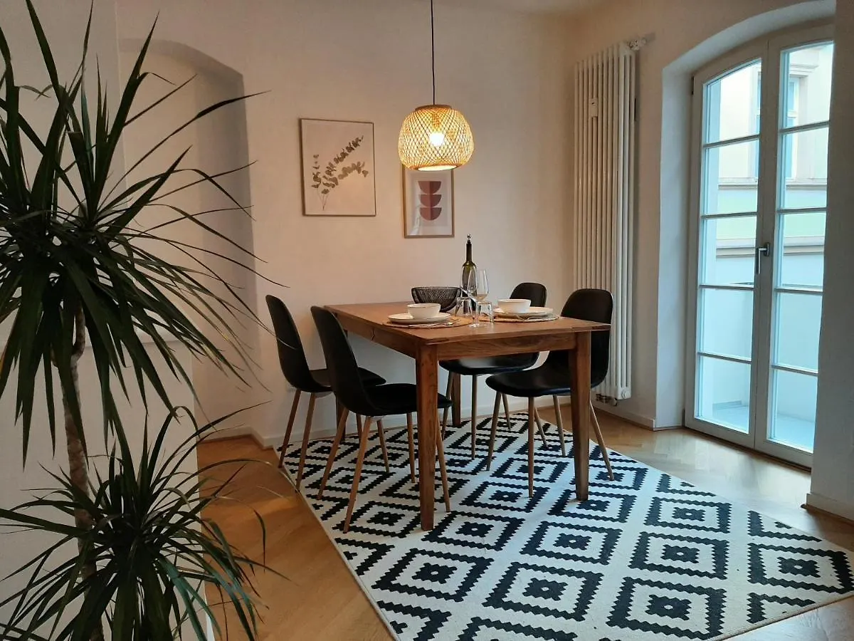 Zentrale Lage I Historisch I Parkplatz I Fahrradkeller Appartement Straubing