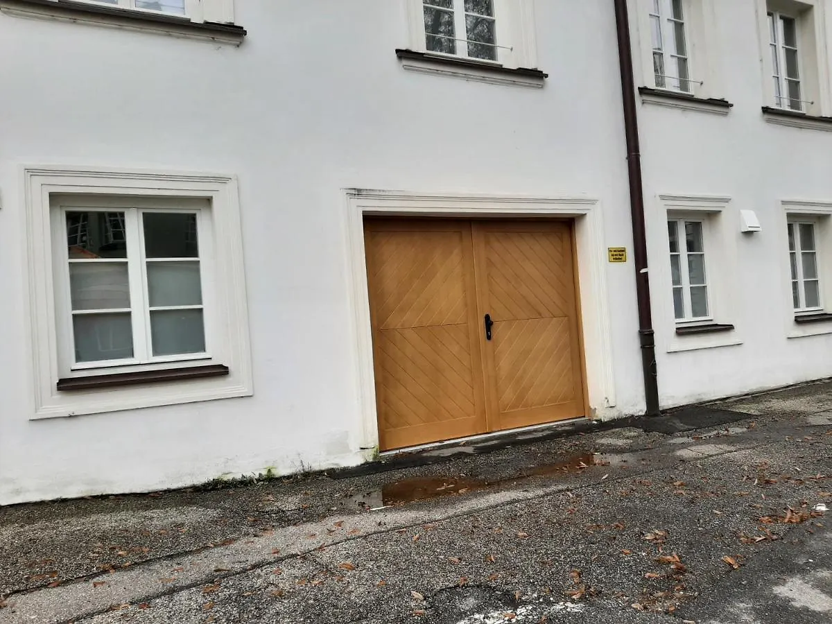 Zentrale Lage I Historisch I Parkplatz I Fahrradkeller Appartement Straubing