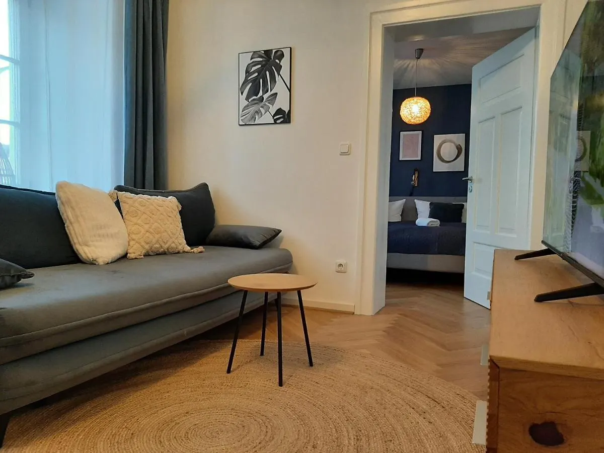 Zentrale Lage I Historisch I Parkplatz I Fahrradkeller Appartement Straubing